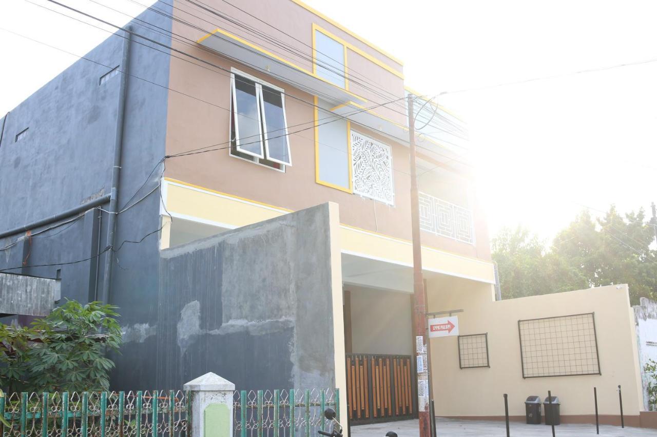 Hotel Reddoorz Syariah Near Suncity Mall Madiun