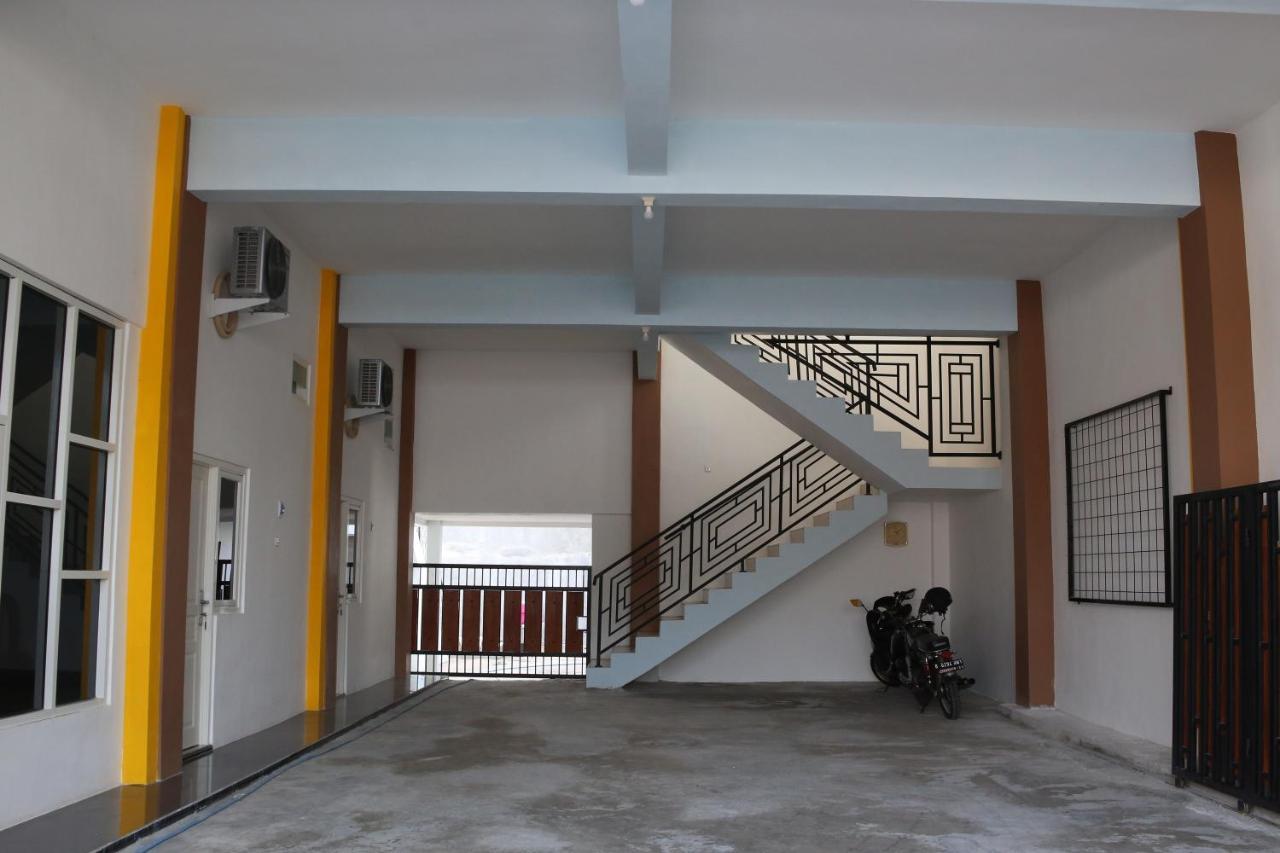 Hotel Reddoorz Syariah Near Suncity Mall Madiun
