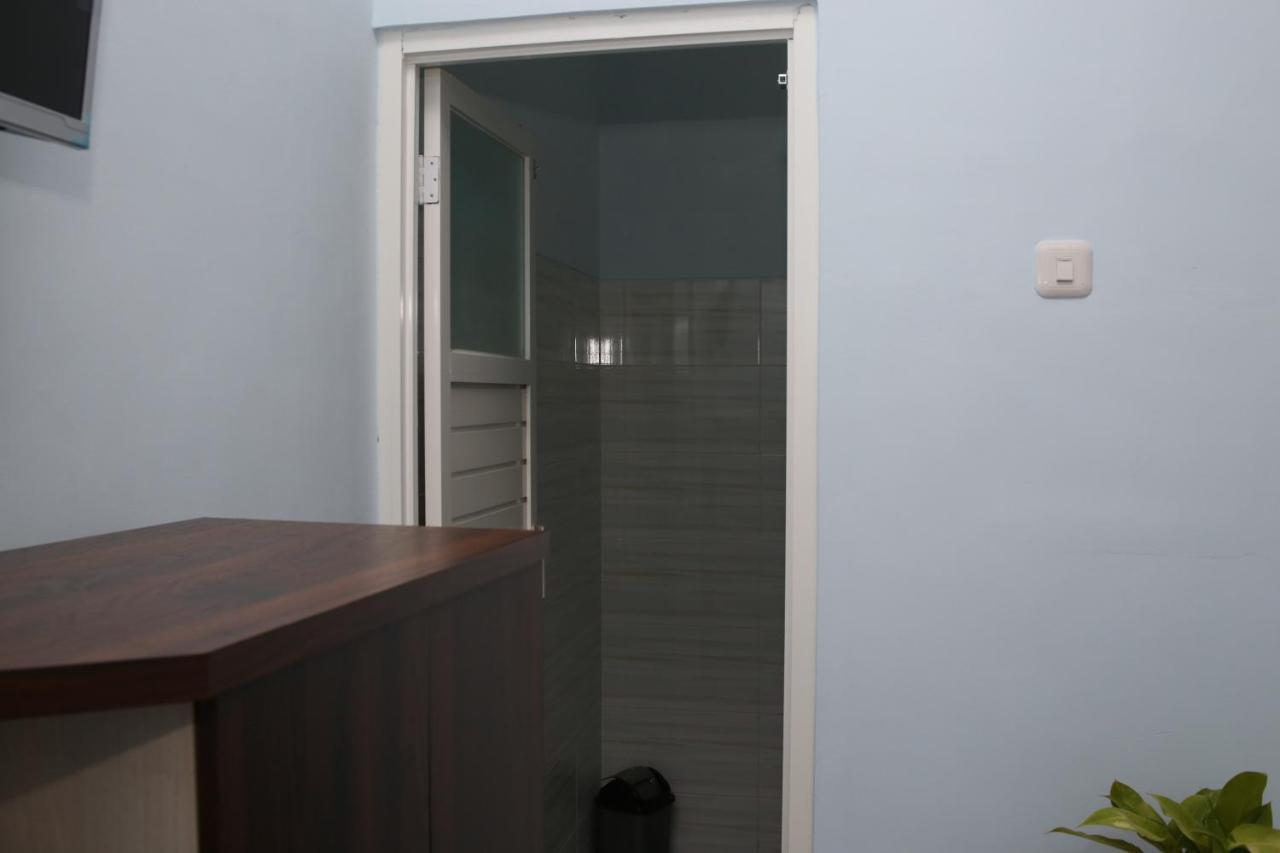 Reddoorz Syariah Near Suncity Mall Hotel Madiun