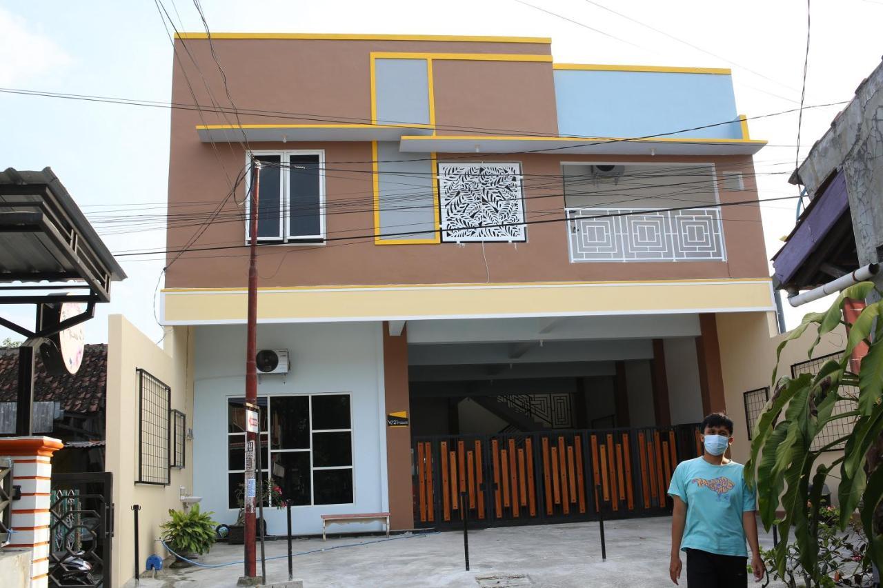 Hotel Reddoorz Syariah Near Suncity Mall 2*