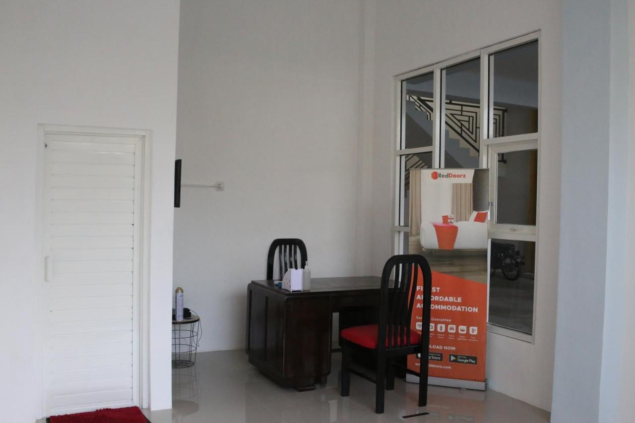 Reddoorz Syariah Near Suncity Mall Hotel Madiun